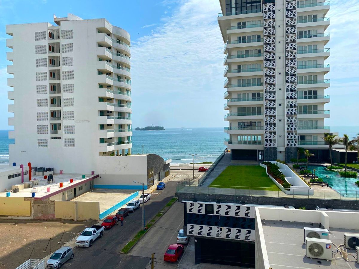 1 de 22: Roof garden y alberca vista al mar