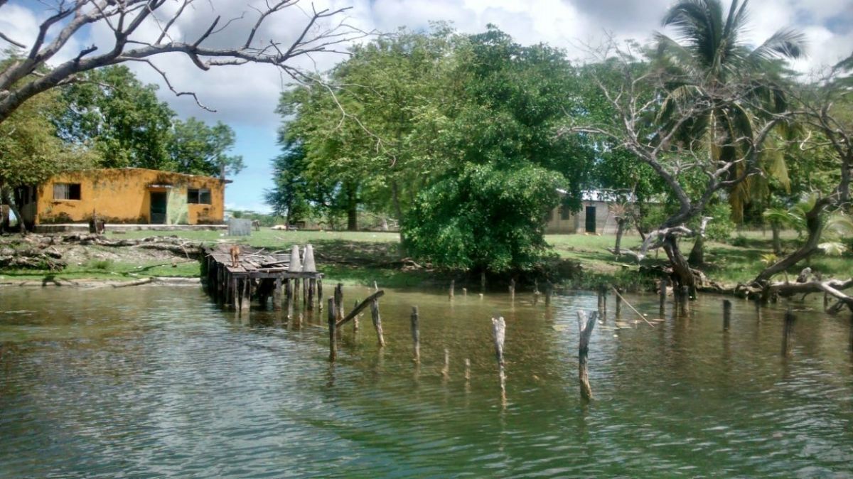 4 de 22: VISTA DE LA CASA Y MUELLE