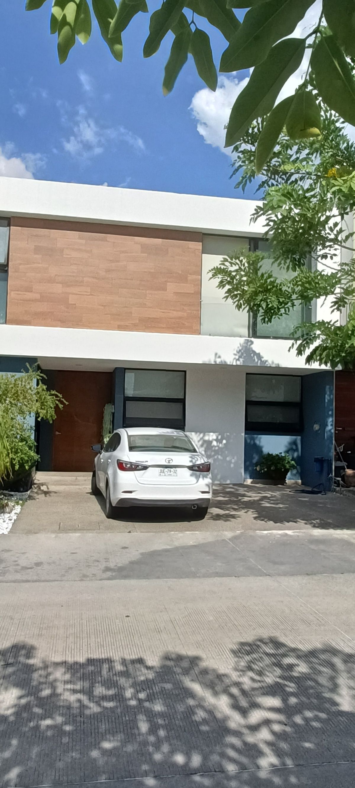 1 de 28: Fachada de la casa