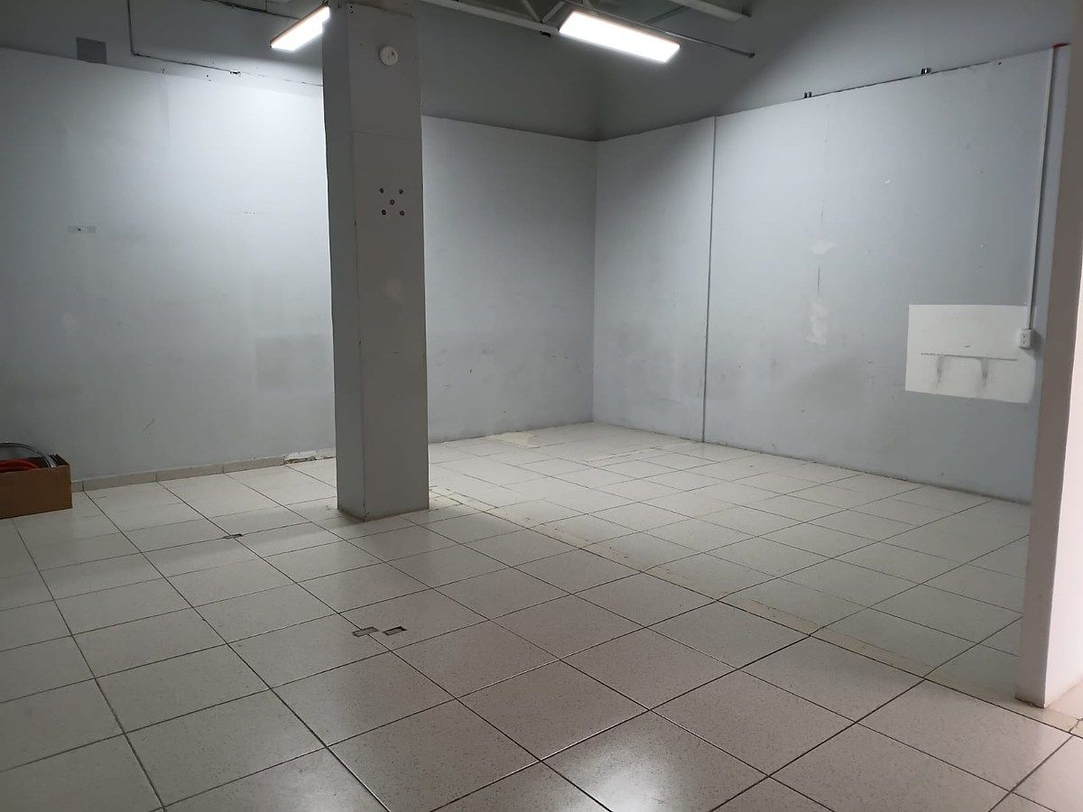 Interior, photo 6 of 11