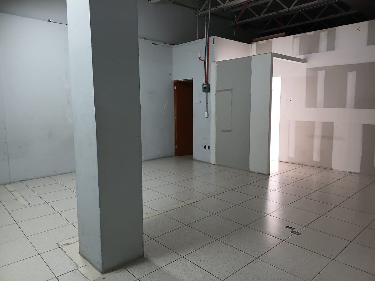 Interior, photo 7 of 11