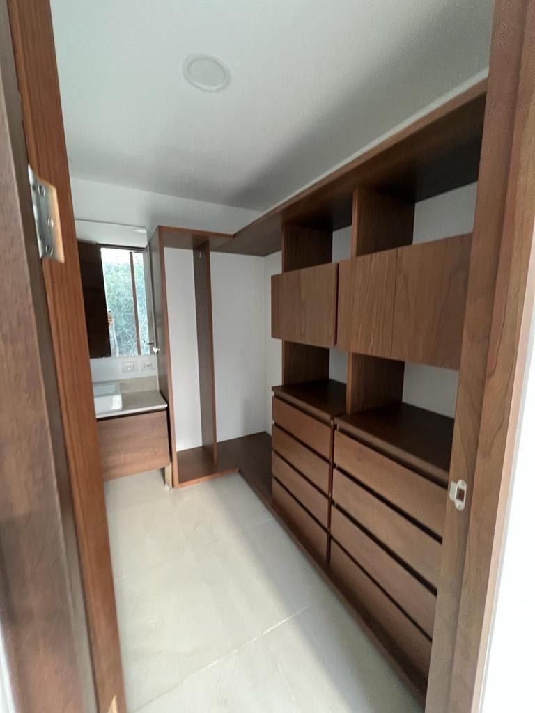 3 de 15: Vestidor principal