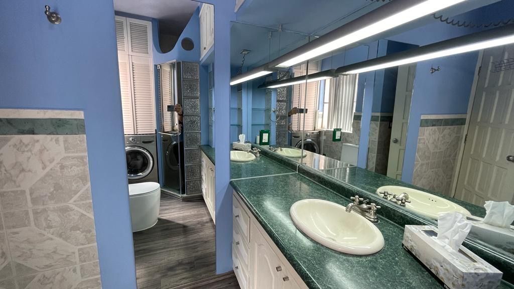 4 de 6: BAÑO