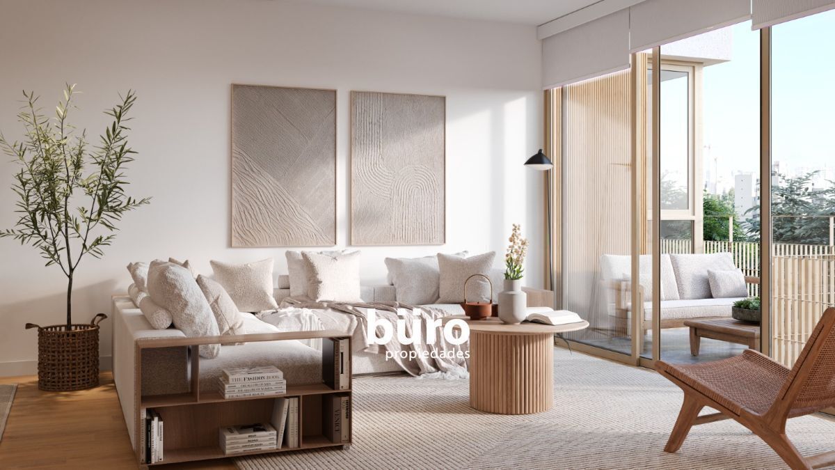 1 de 15: Sala con muy buena luz natural y  Salida a Terraza