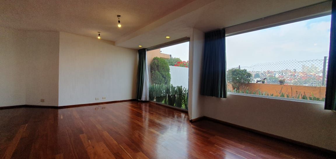 3 de 39: Vista de costado Sala - Comedor y Jardín