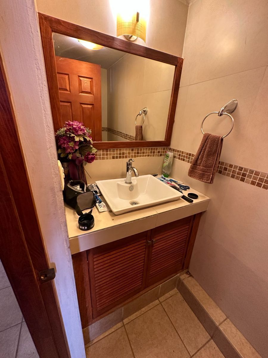 3 de 28: MEDIO BAÑO