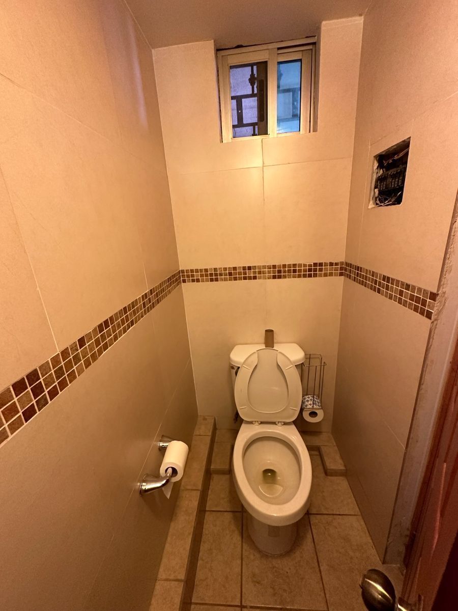 4 de 28: MEDIO BAÑO