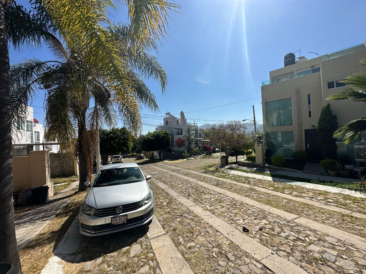 24 de 28: VISTA DE CALLE