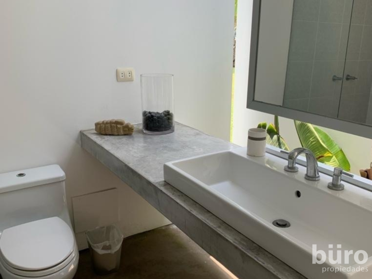 22 de 24: Modernos baños impecables