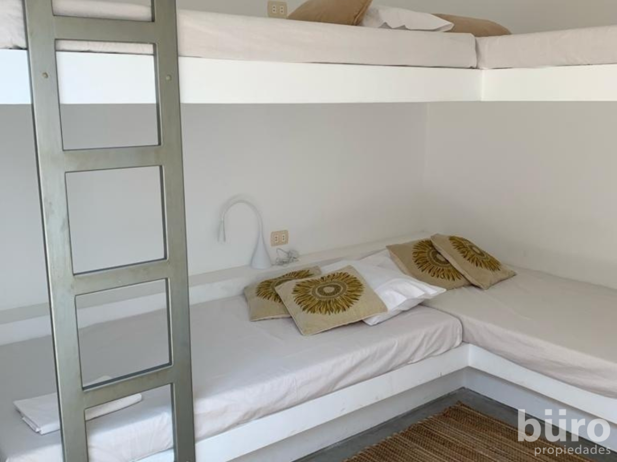 14 de 24: Tercer Dormitorio con dos camarotes y baño