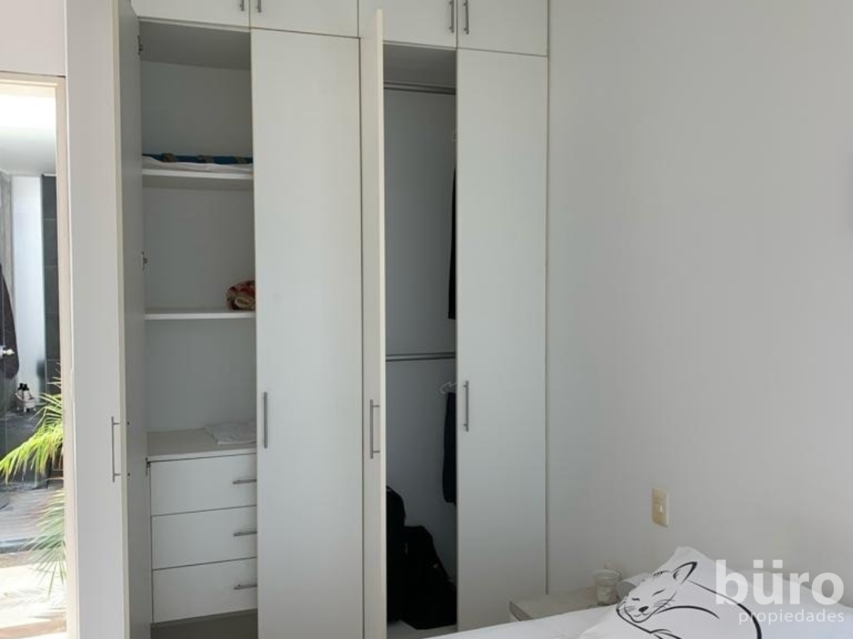 20 de 24: Closets empotrados amplios con toda la comodidad