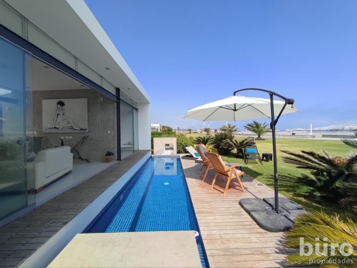 2 de 24: Terraza con sundeck y piscina primera fila!