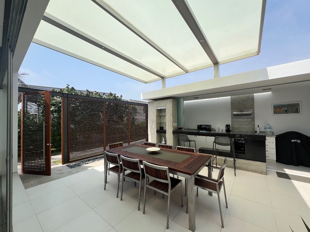 7 de 24: Comedor y cocina todo integrado y abierto al aire en verano