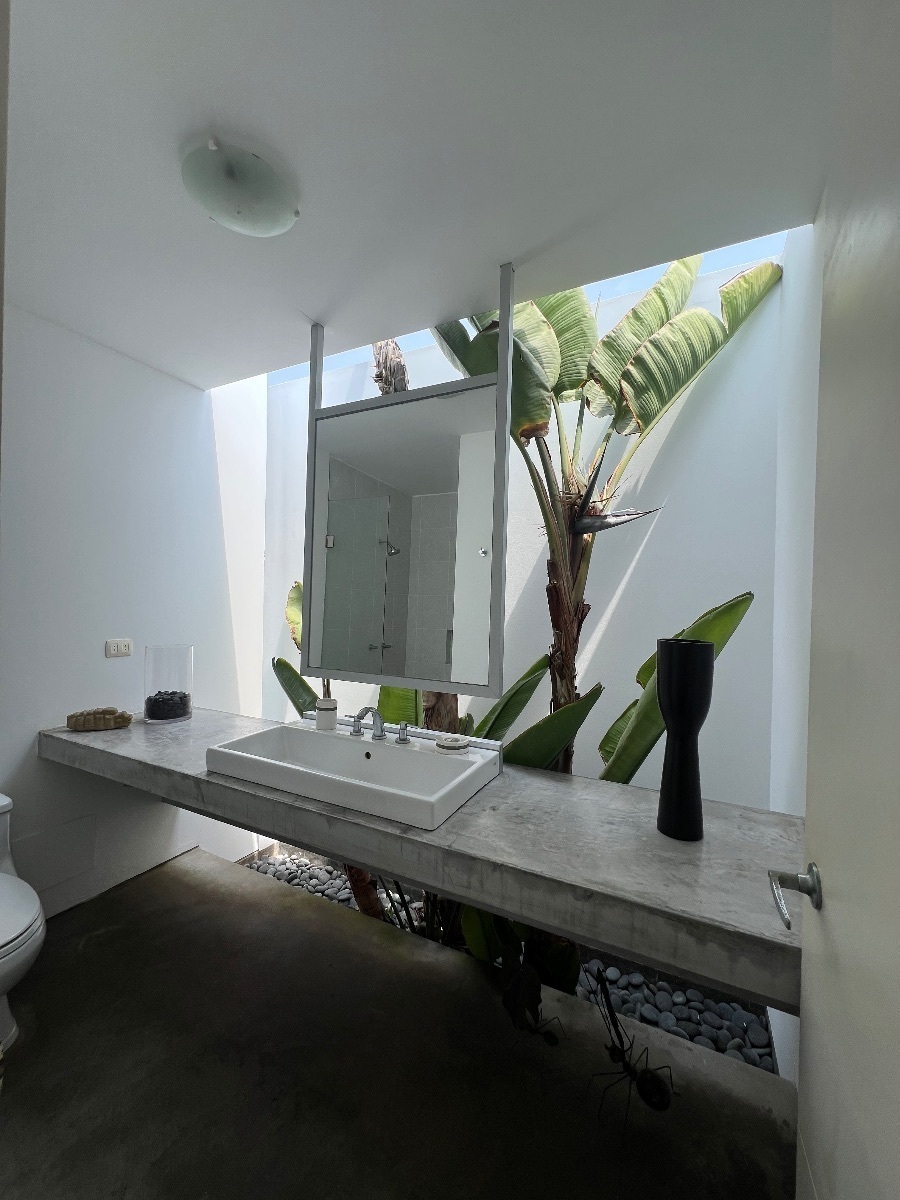 22 de 23: Modernos baños impecables con detalles