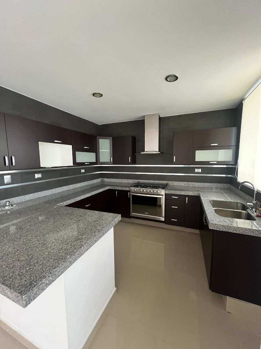 4 de 13: COCINA COMPLETA