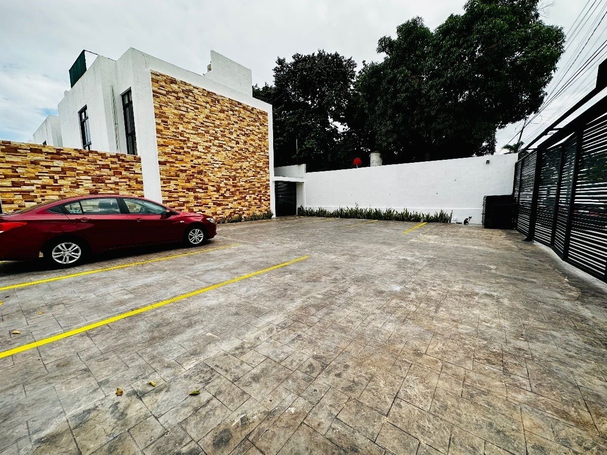 9 de 13: Estacionamiento