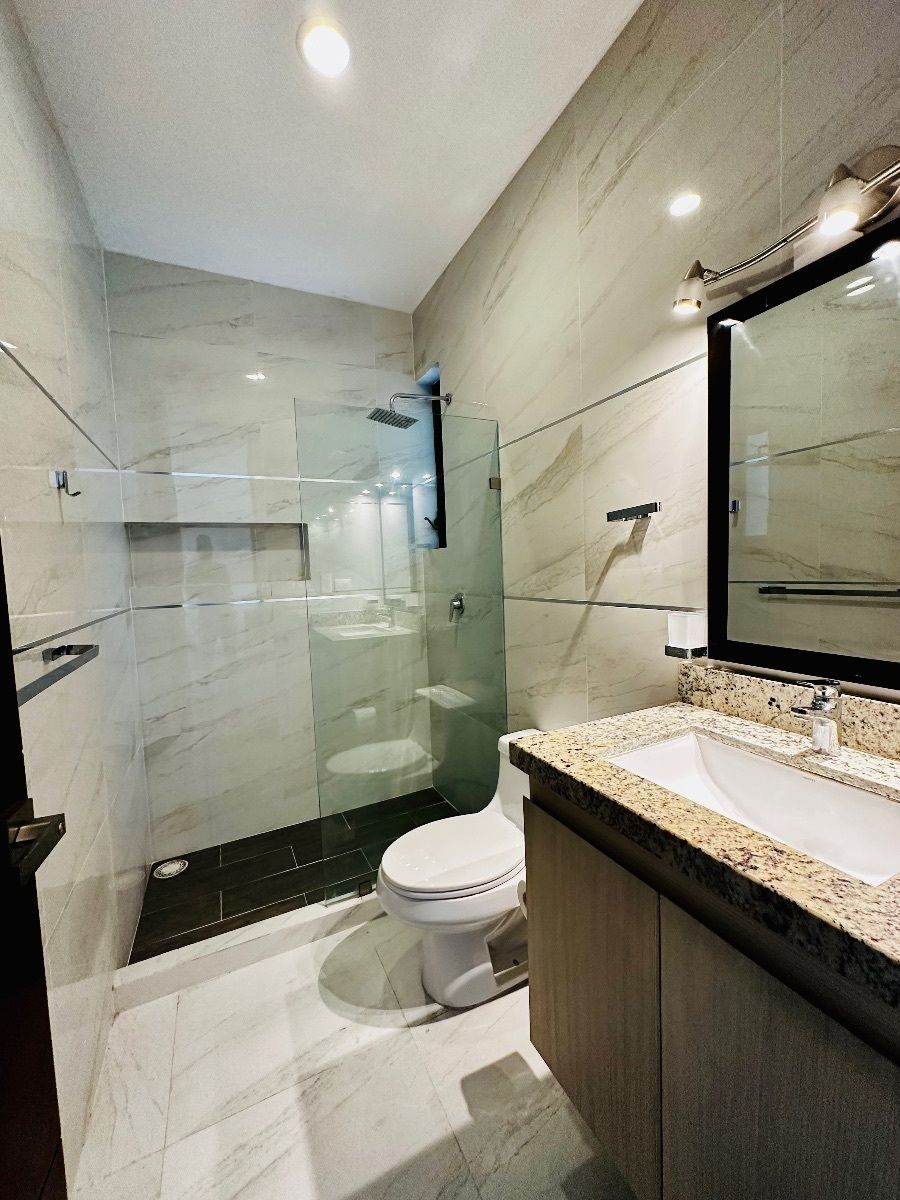 6 de 13: Baño recámara 2