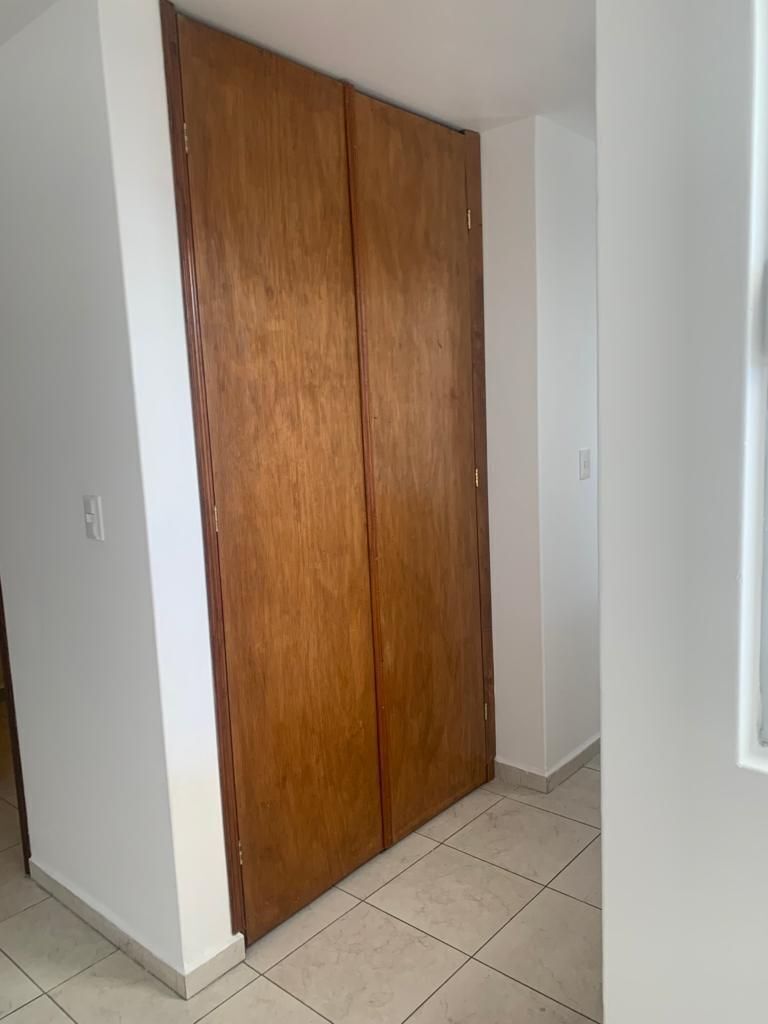 6 de 20: Closet en pasillo