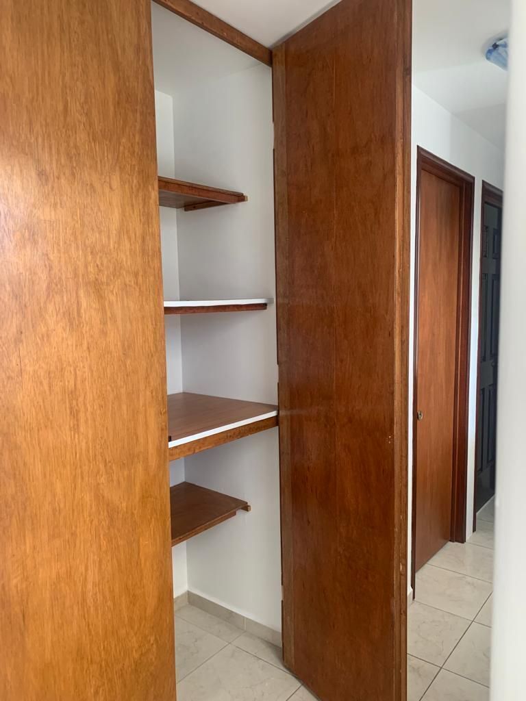 7 de 20: Closet en pasillo