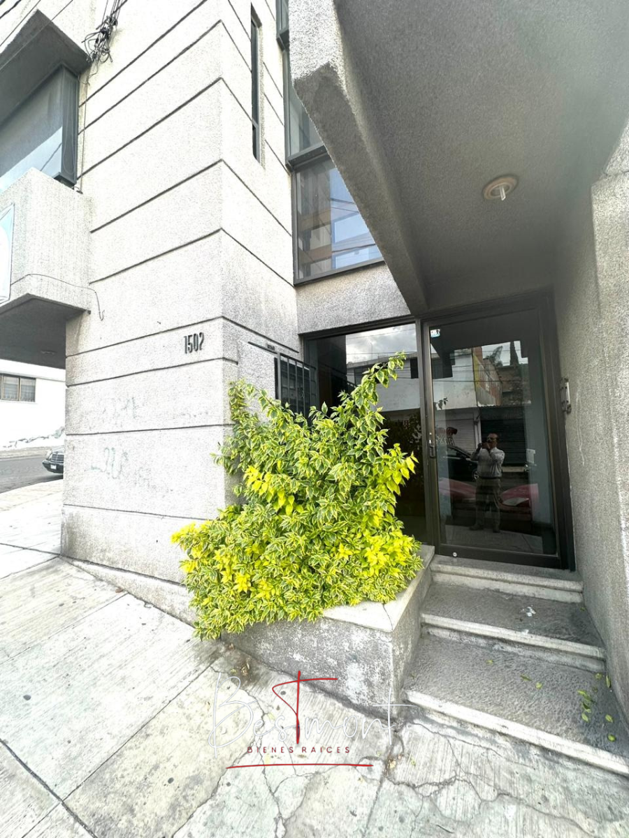 2 de 10: Entrada Edificio