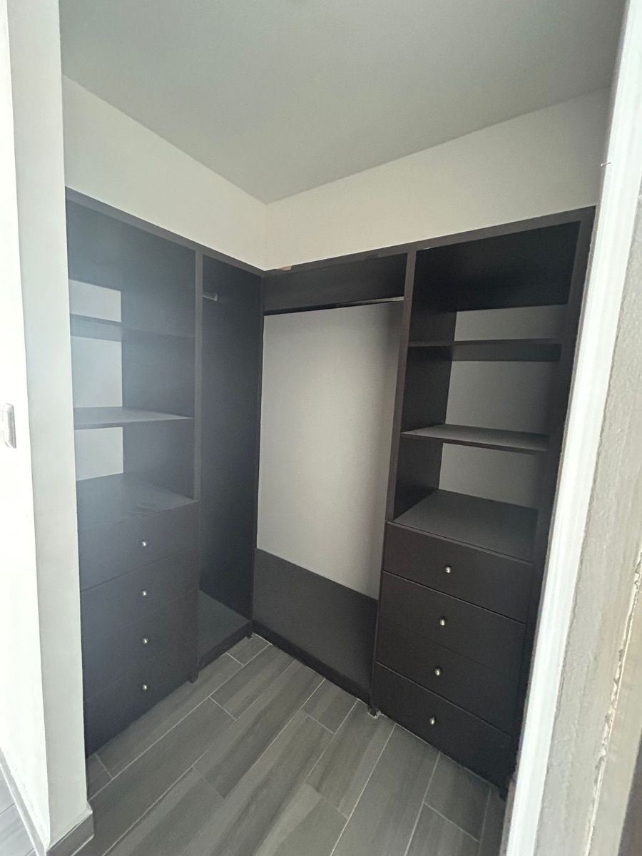 10 de 24: walking closet recámara principal