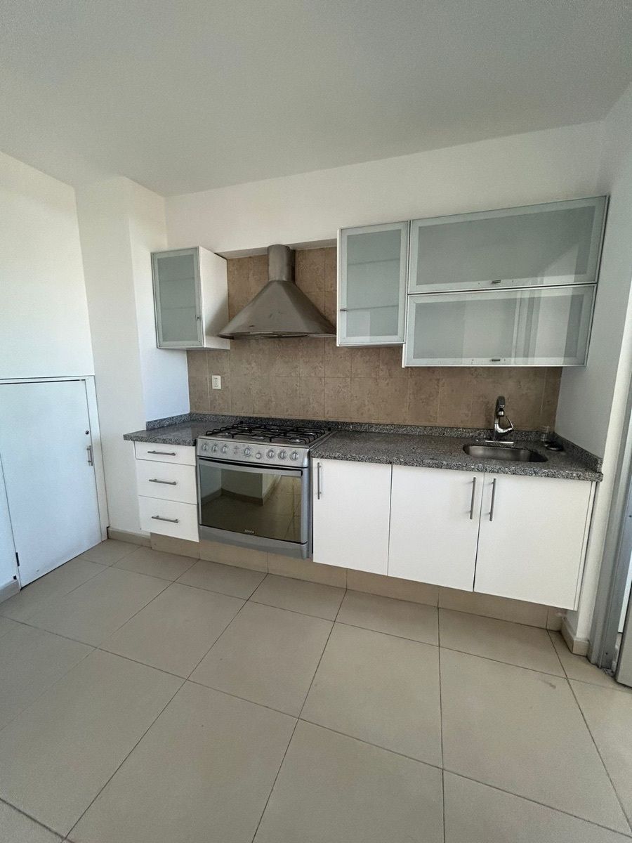 3 de 24: cocina cerrada