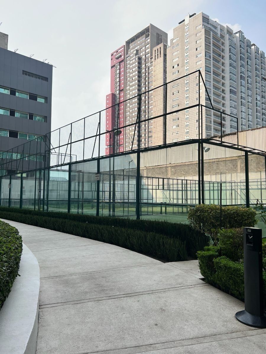 19 de 24: canchas de padel y futbol