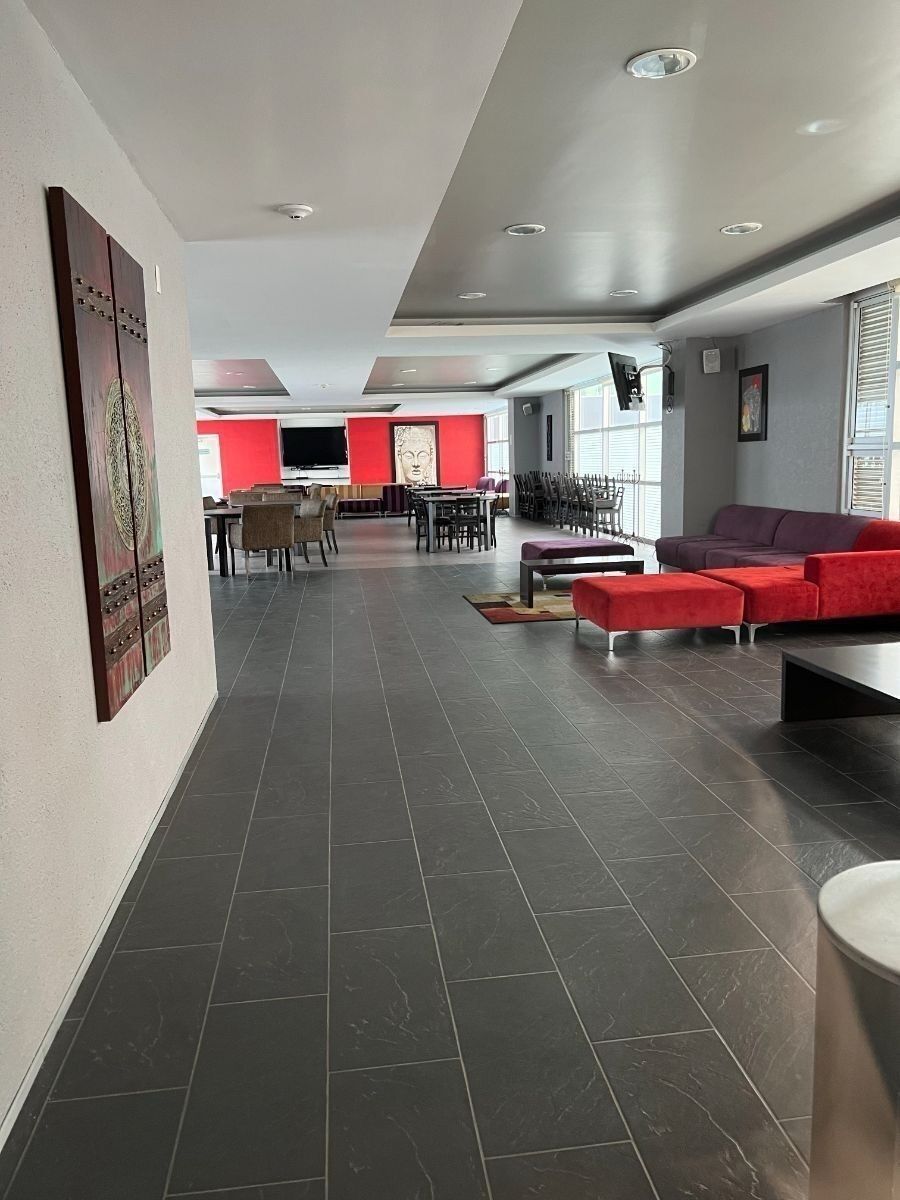 20 de 24: salón de adultos