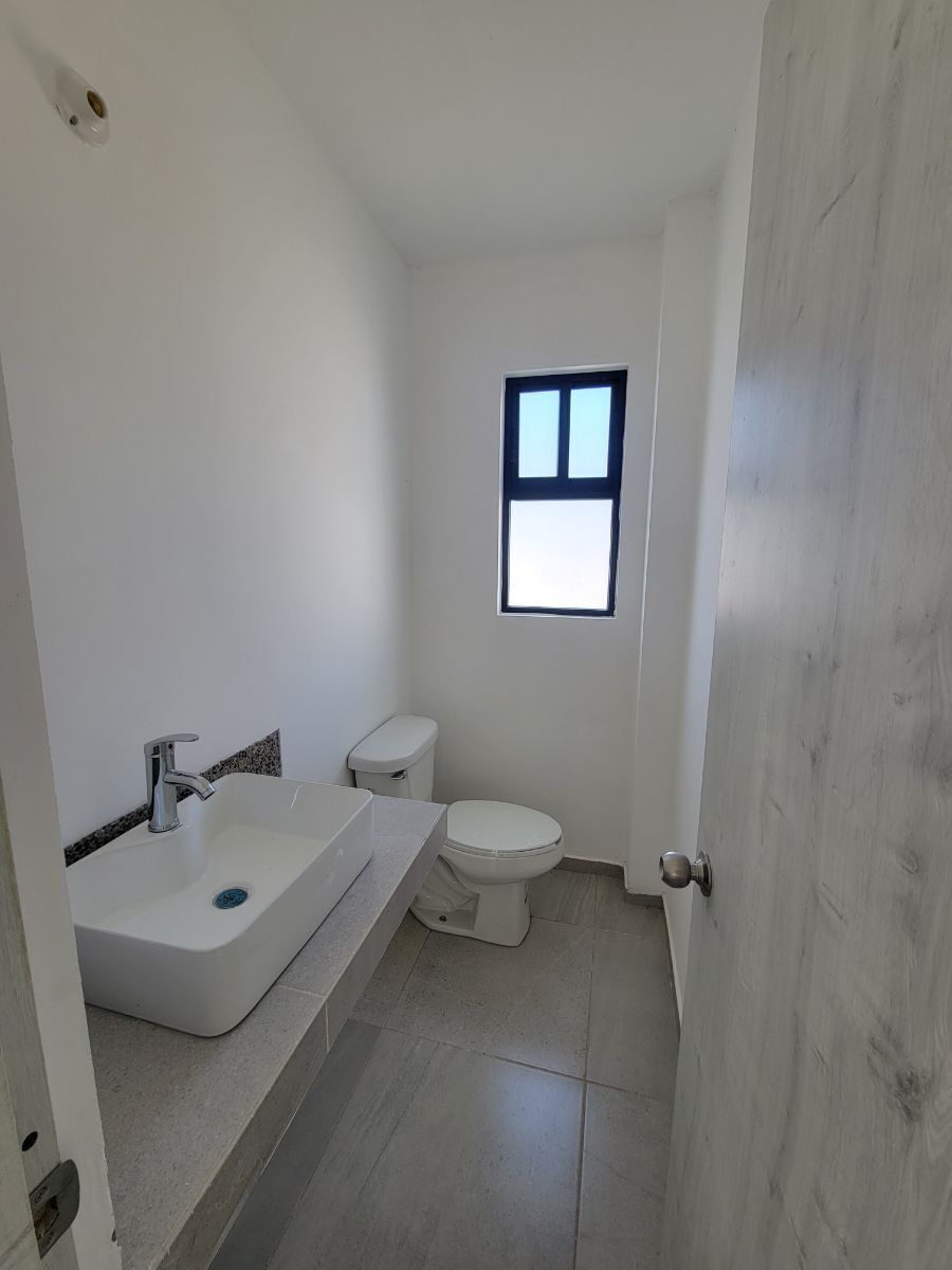 3 de 13: Medio baño