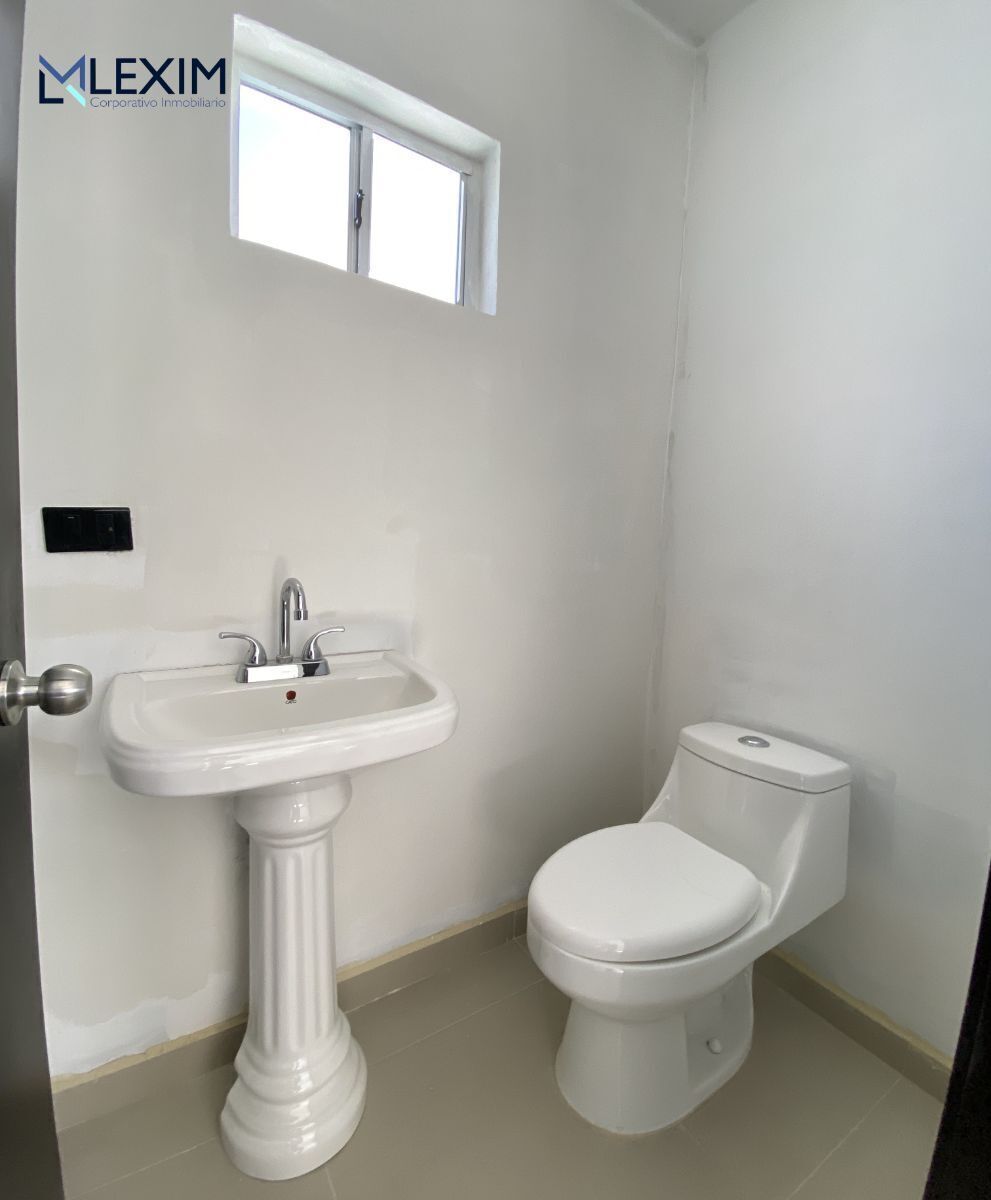 5 de 19: Medio baño planta baja