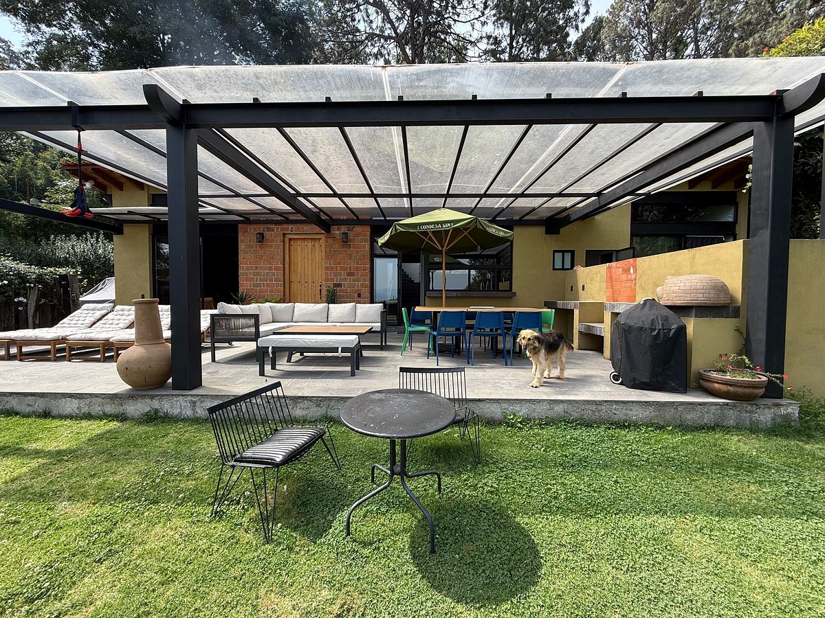 2 de 30: Terraza con sala y comedor exterior