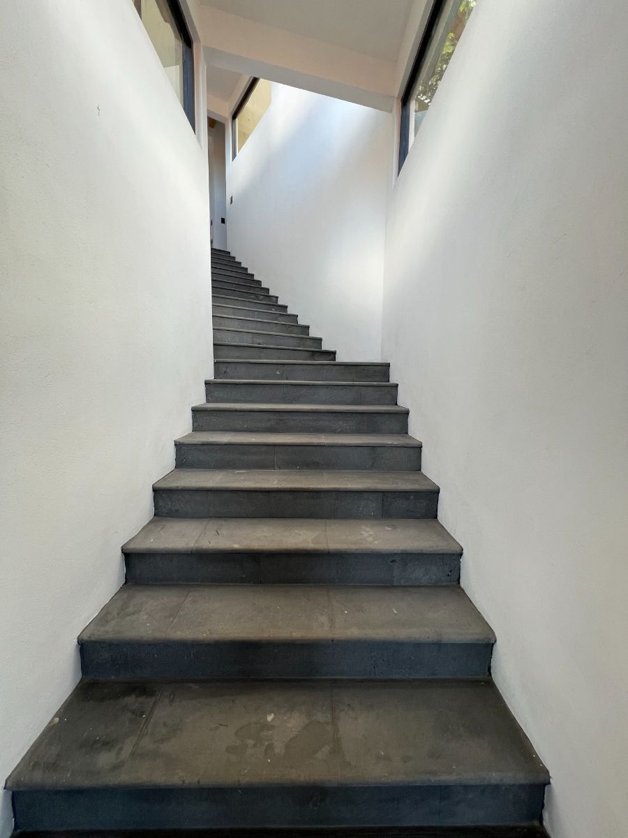 15 de 30: Escaleras hacia recámaras