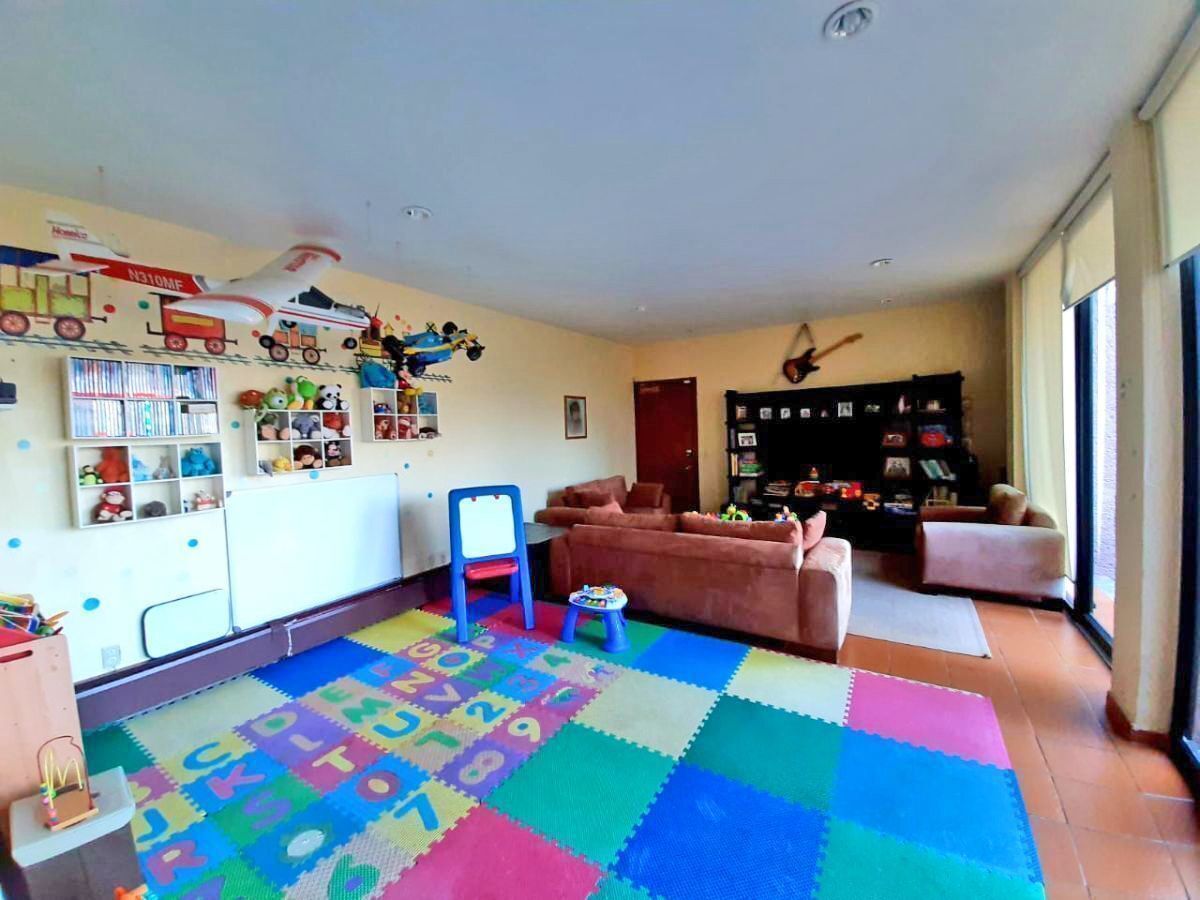 16 de 45: Family y cuarto de juegos