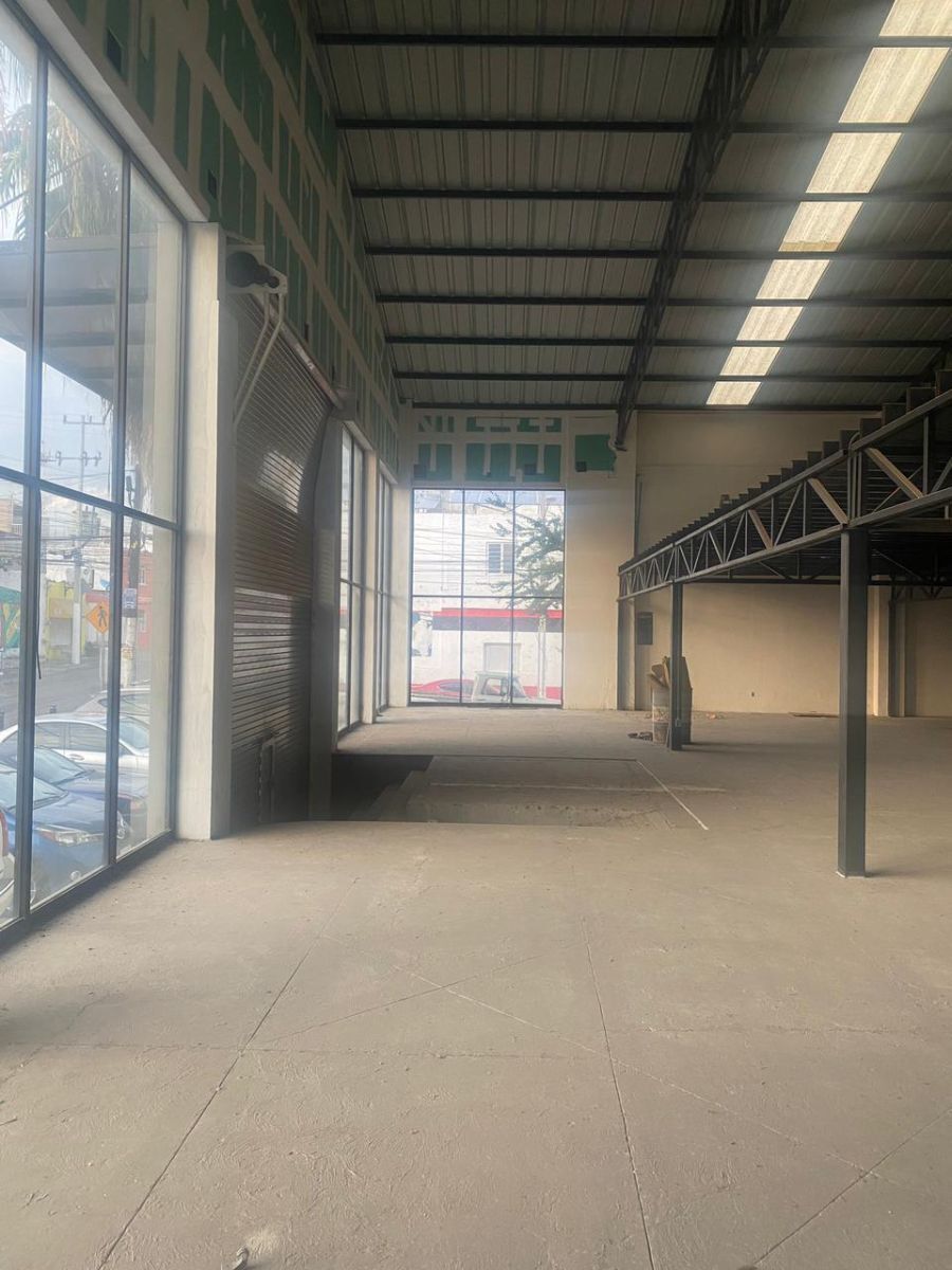 3 of 24: planta baja tiene 1000 metros de superficie