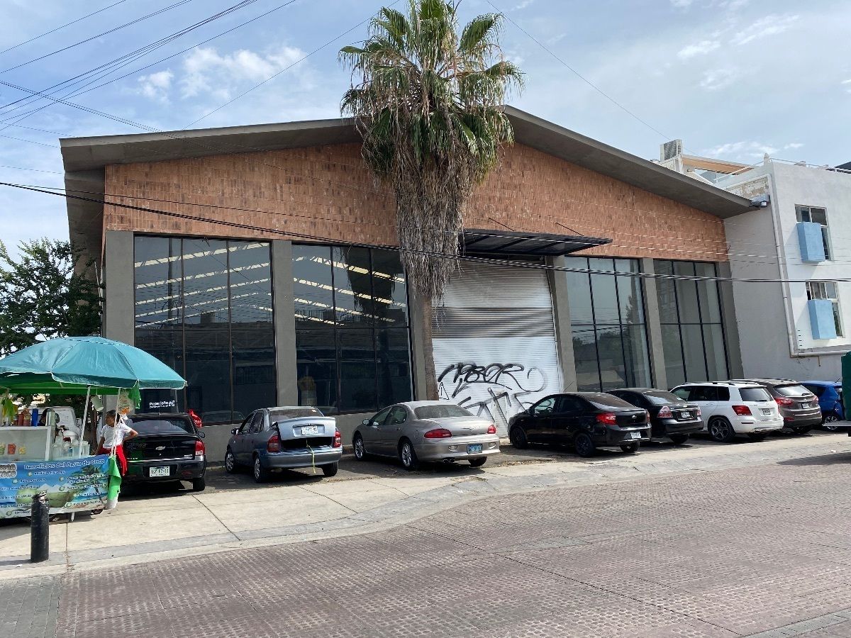 19 of 24: frente de la bodega