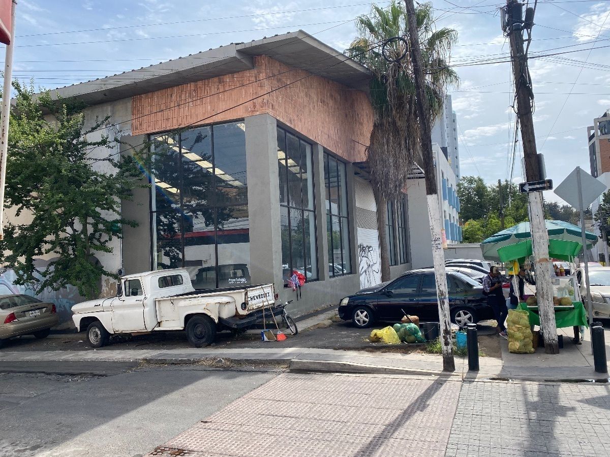 22 of 24: local en esquina