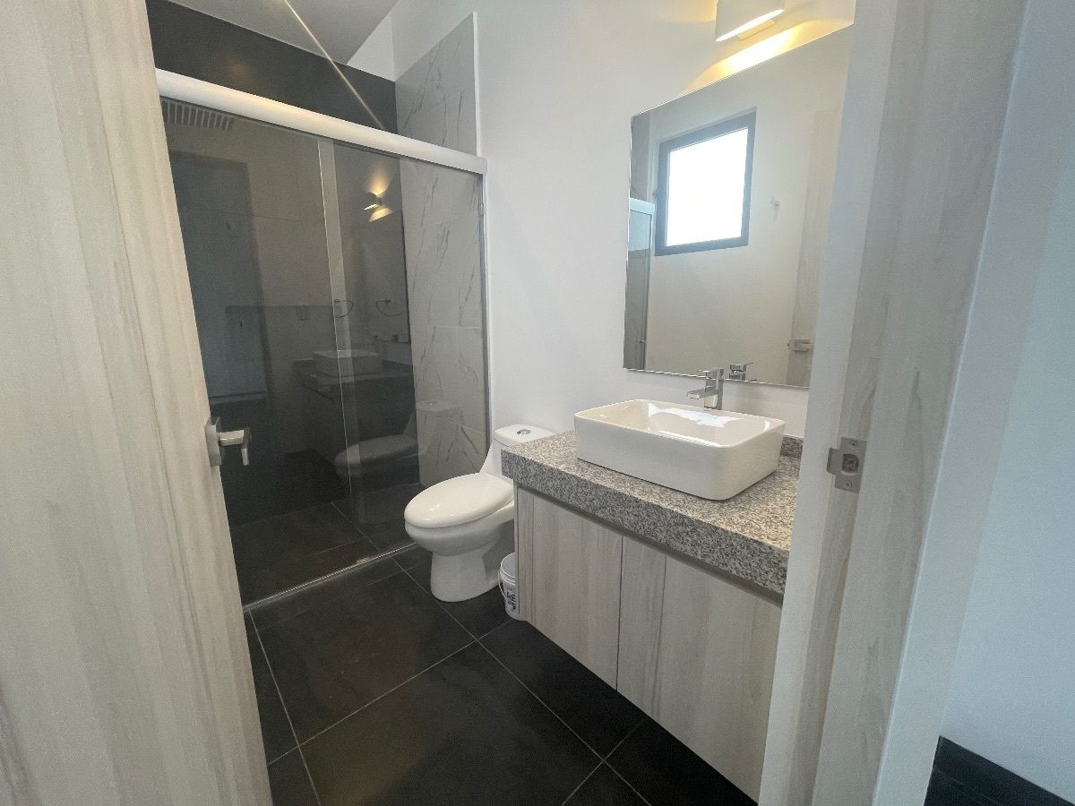 Baño recámara principal, foto 10 de 17