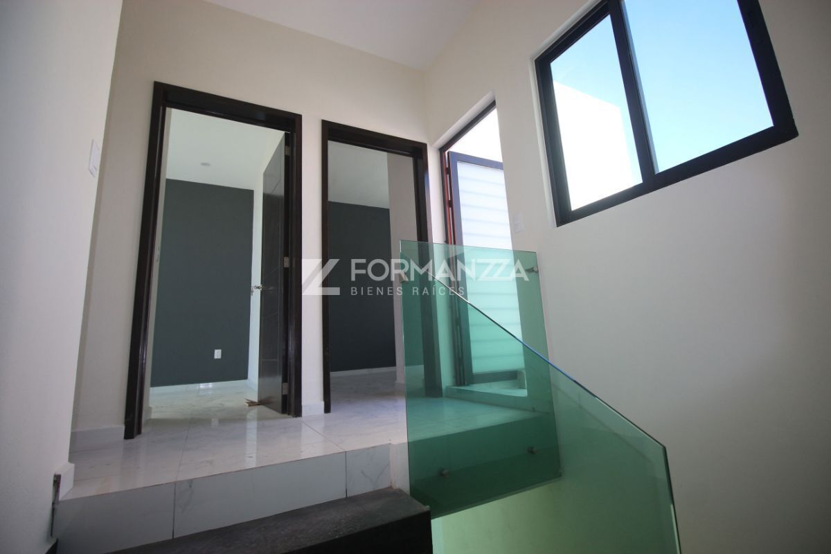Planta Alta con pasillo a las recámaras, terraza y baño