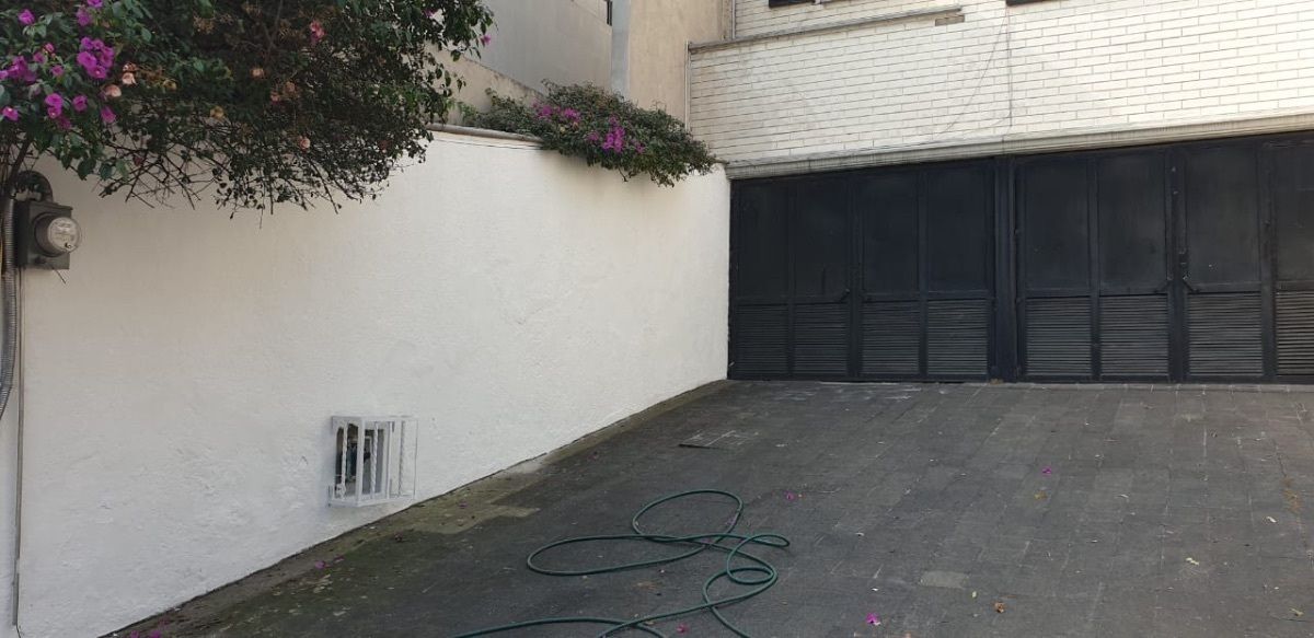 CASA EN CALLE PRIVADA EN LA HERRADURA - foto 2