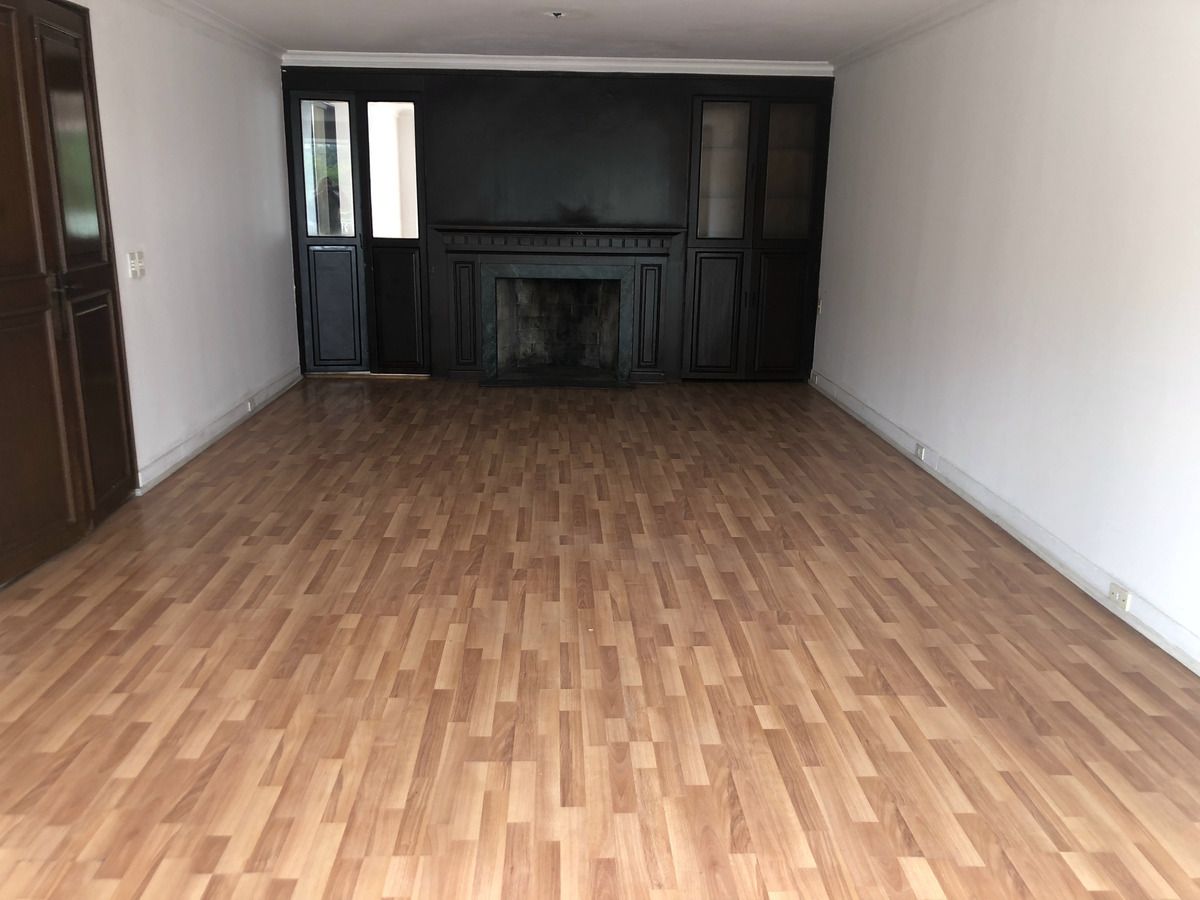 CASA EN CALLE PRIVADA EN LA HERRADURA - foto 3