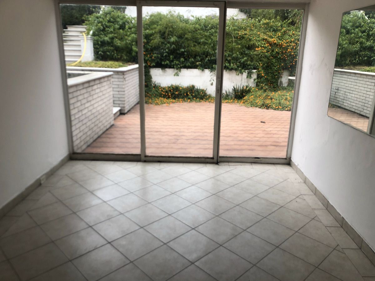 CASA EN CALLE PRIVADA EN LA HERRADURA - foto 5