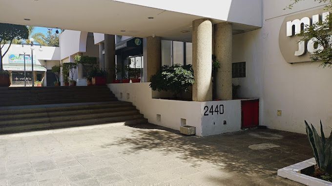 3 de 14: Entrada plaza arcos