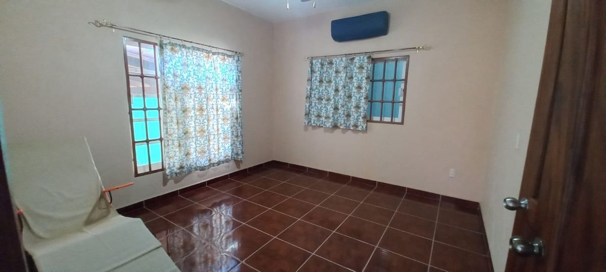 19 of 23: recamara planta baja con aire acondicionado y closet.