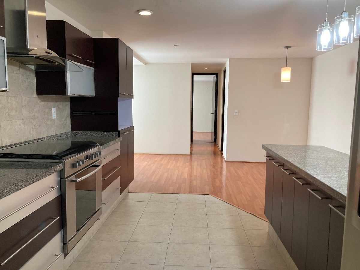 2 of 22: Cocina abierta