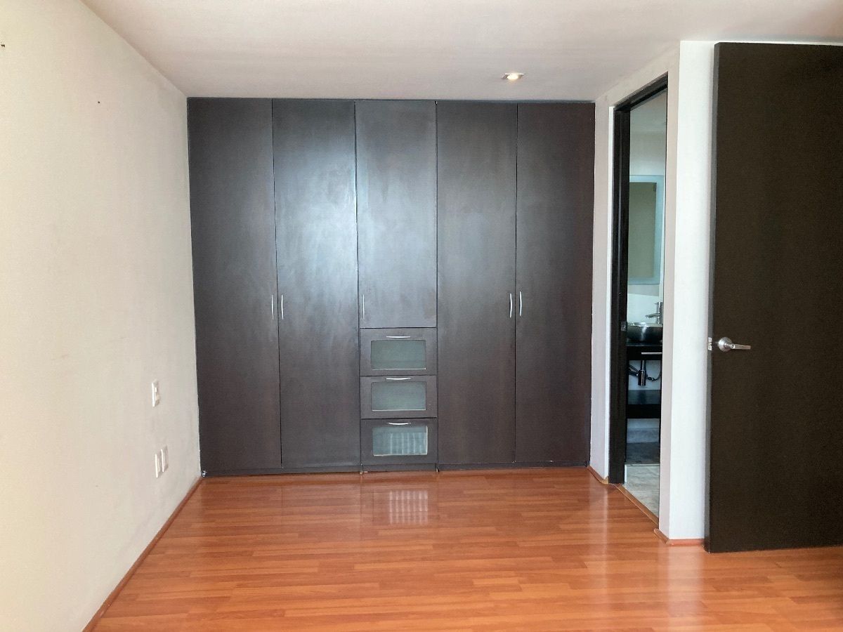 8 of 22: Recámara principal