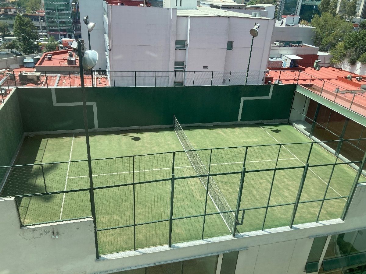 14 of 22: Cancha de pádel