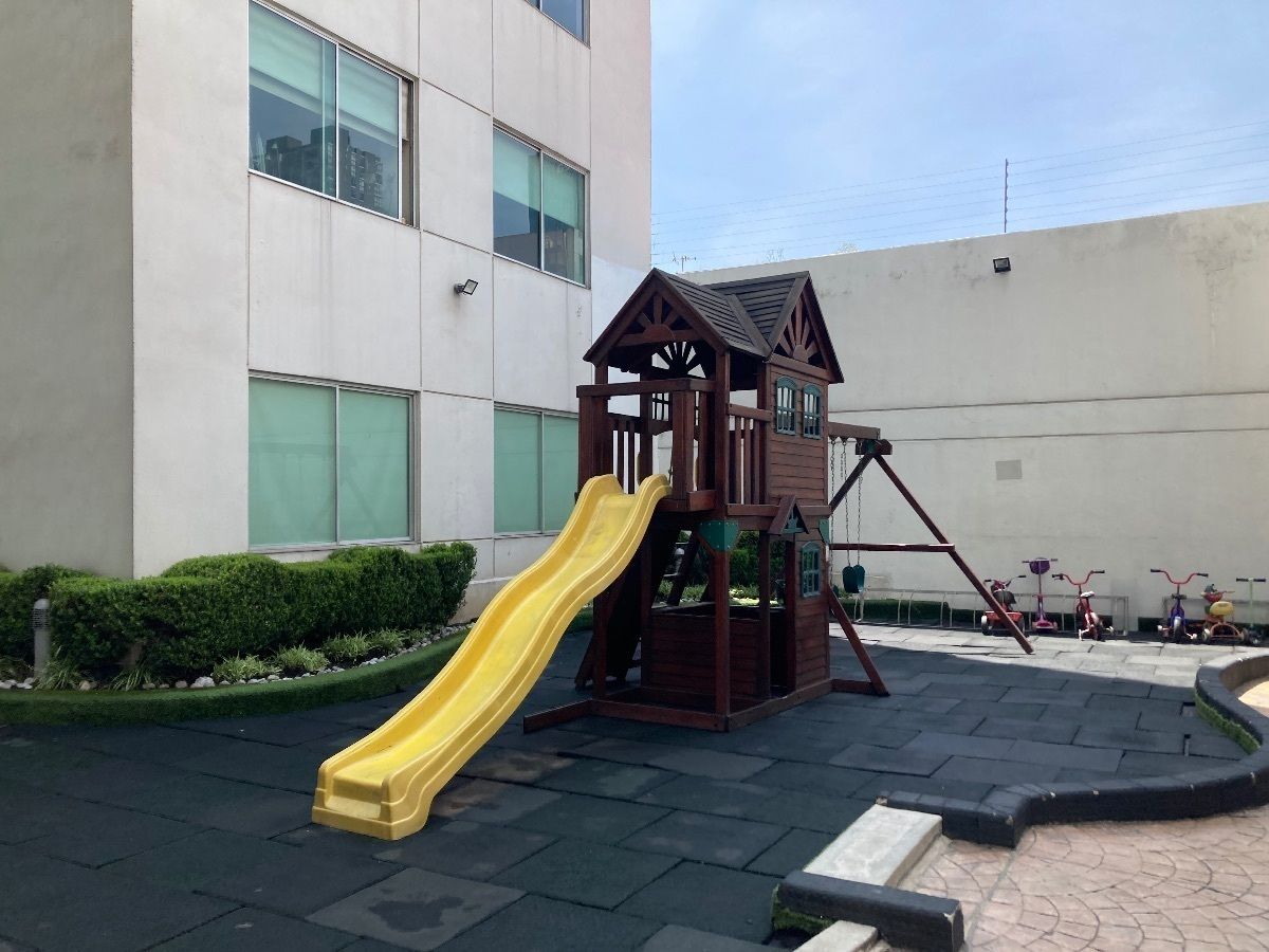 16 of 22: Área de juegos infantiles