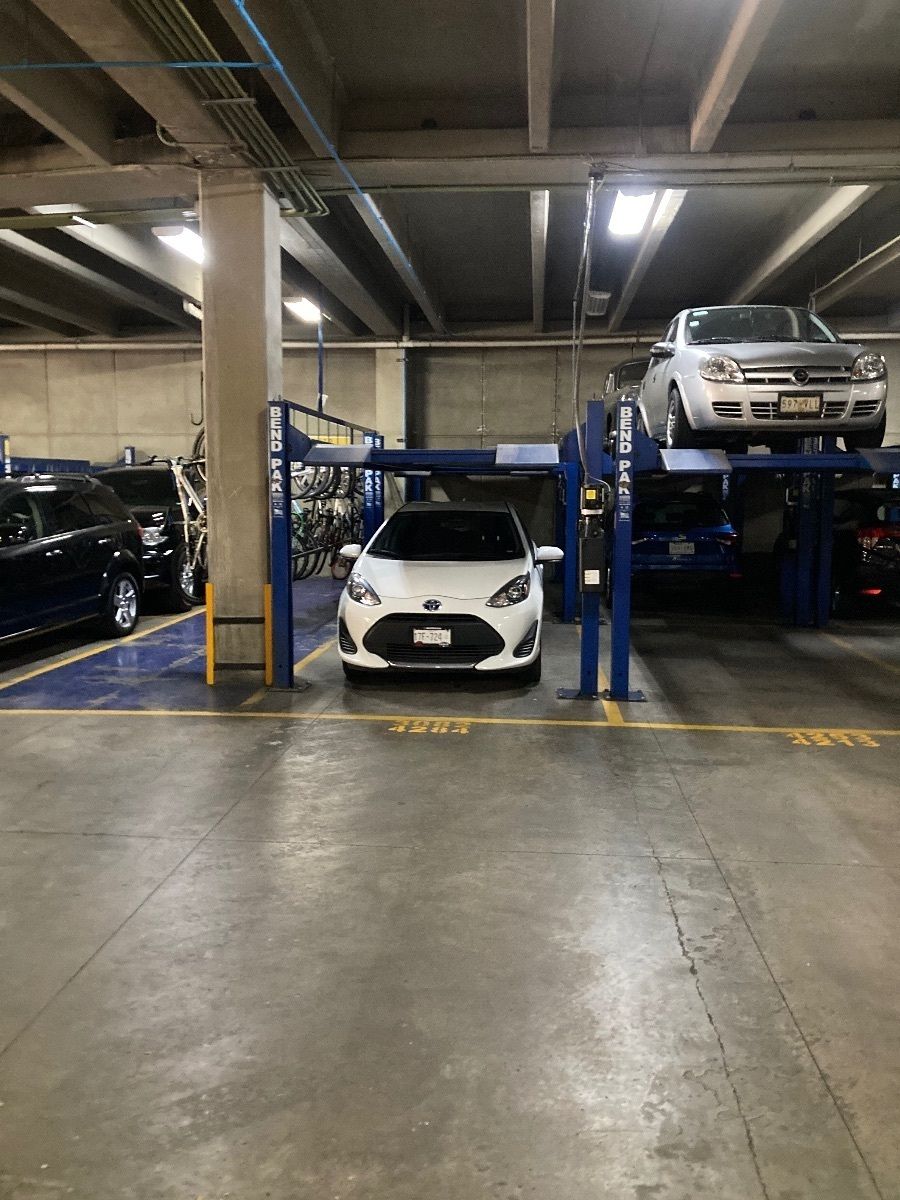 21 of 22: Estacionamiento