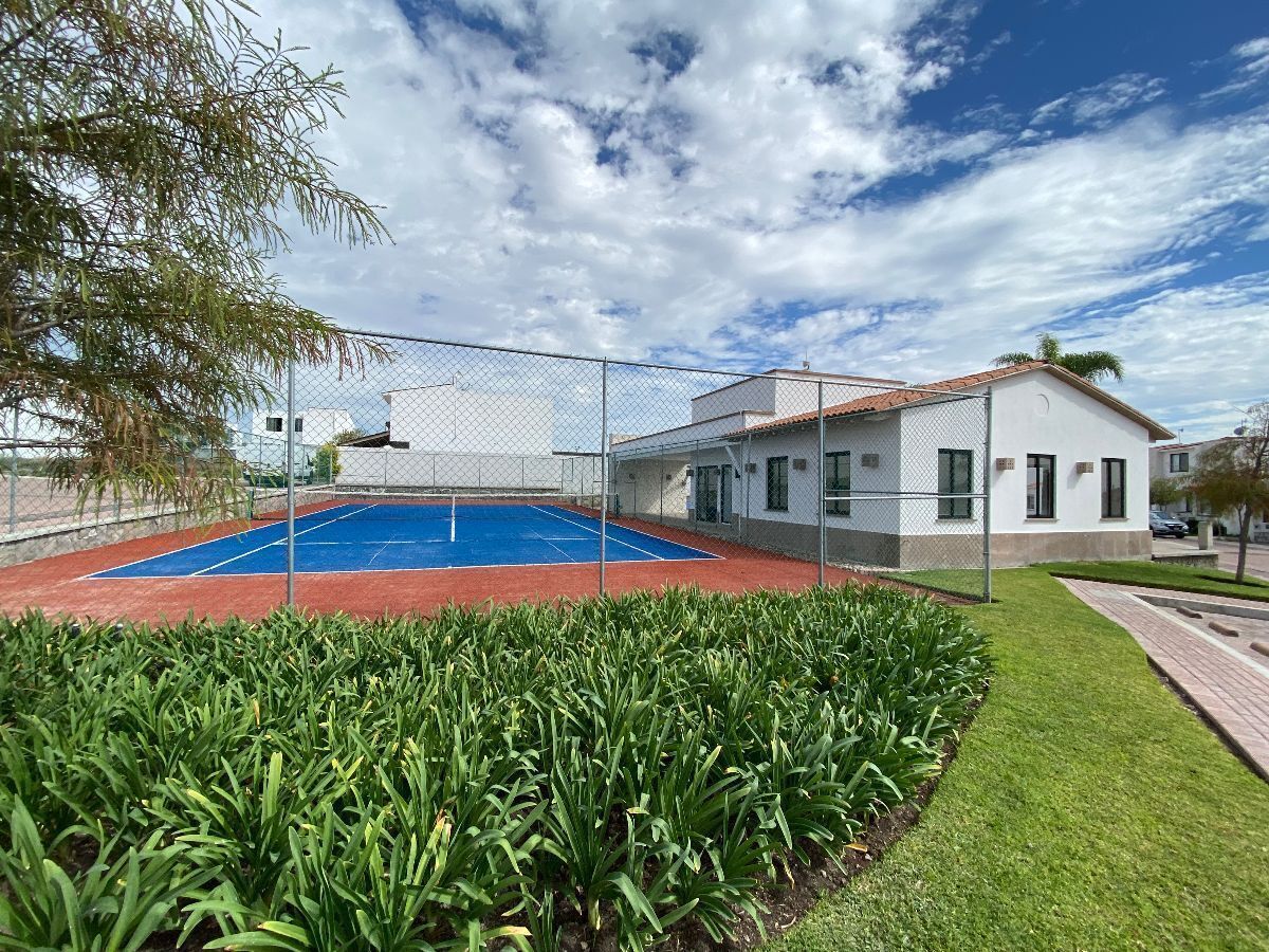 1 de 17: Cancha de Tennis