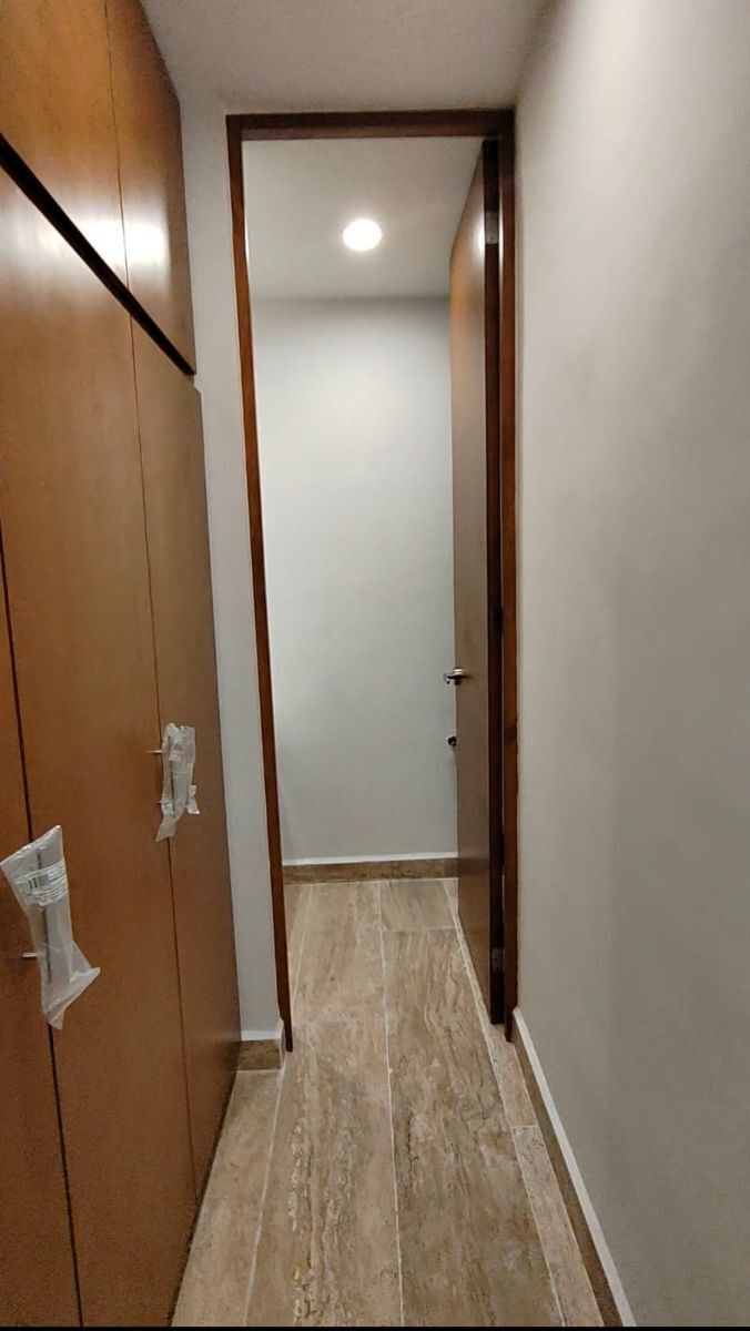 11 of 22: CLOSET DE BLANCOS